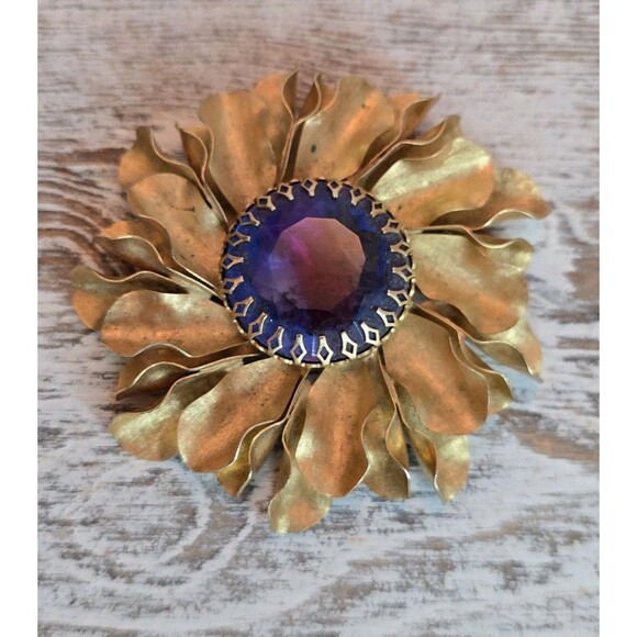 Jewelry - Vintage Style Gold Tone Flower Brooch Purple Blue Faceted Center Statement #351